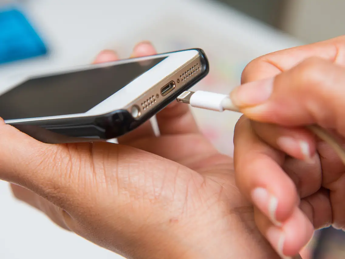 How to Dry iPhone Charging Port